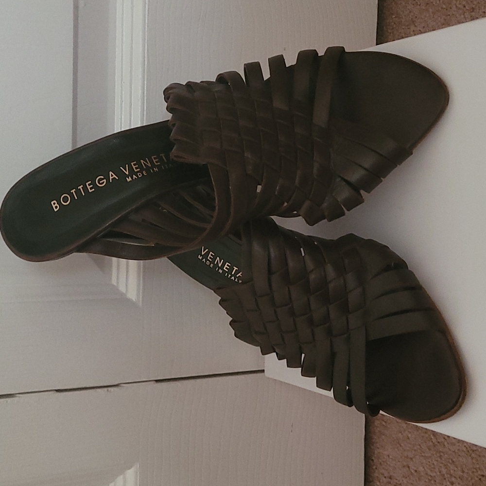 🎉💜HP💜🎉Bottega Veneta Heeled Wedges 37